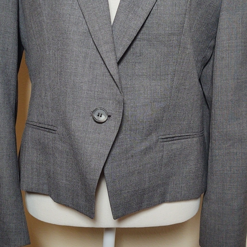 The Executive Club Women's Blazer - Picture 2 of 9